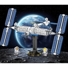 Load image into Gallery viewer, 371PCS Space Station Astronaut Figure Model Building Block Brick Toy Gift Set Kids
