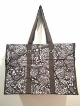 Load image into Gallery viewer, Thirty One Super Organizing Zip Top Utility tote bag 31 Gift in Woodblock Floral
