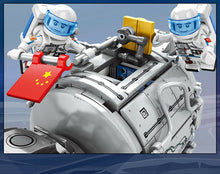 Load image into Gallery viewer, 804PCS NASA Space Ship Station Flight Building Blocks Figure Educational Toy Model Set Fully
