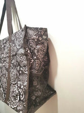 Load image into Gallery viewer, Thirty One Super Organizing Zip Top Utility tote bag 31 Gift in Woodblock Floral
